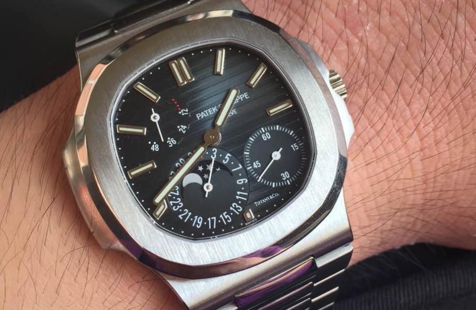 百達(dá)翡麗全新推出5575 World Time Moon世界時(shí)間月相腕表